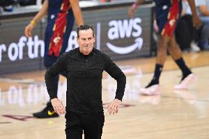 马刺vs尼克斯_NBA季后赛最新动态_篮球比赛高清直播配图