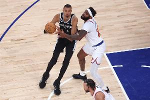 尼克斯vs对手_篮球NBA罚球影响出场时间_米切尔罗宾逊最新动态配图