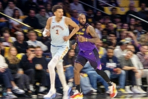 科比比赛直播_NBA篮球最新动态_詹姆斯马刺巅峰对决配图