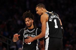 马刺vs对手_卡斯尔谈G5心态_NBA季后赛最新动态配图