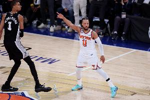 马刺vs尼克斯_nba篮球高清直播_今日nba比赛回放配图