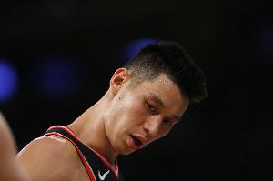 林书豪比赛直播_尼克斯火箭合同内幕_NBA最新动态配图