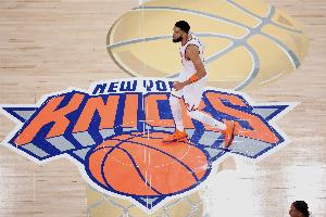 文班亚马比赛直播_唐斯二犯尼克斯攻防崩溃_NBA最新战况配图