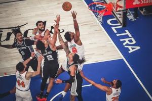 世界名画！NBA官方晒OG绝杀：在麦迪逊广场花园聚光灯闪烁下配图