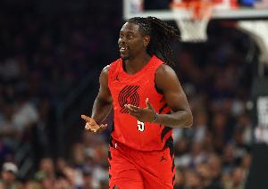 真挚的祝福！NBA官方为朱·霍勒迪送上36岁生日祝福配图