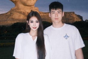 陈家政女友晒合照：湘江北去 橘子洲头 看万山红遍 国泰民安配图