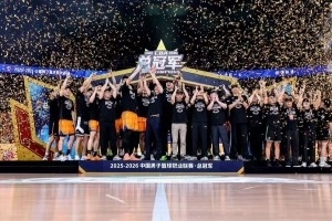 现身了!怀特塞德社媒庆祝夺冠:任何针对我的攻击都无法击倒我配图