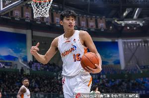 杨曦皓：深知自己的不足 会珍惜在国家队的历练机会 全力以赴训练配图