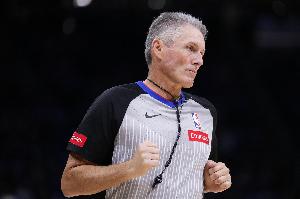 手握冠军点!福斯特近10次担任尼克斯比赛主裁时 后者10胜0负不败配图